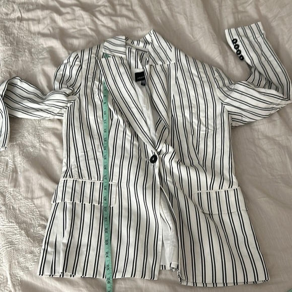 Judith & Charles Roccoco Linen Blend Blazer - Picture 11 of 11